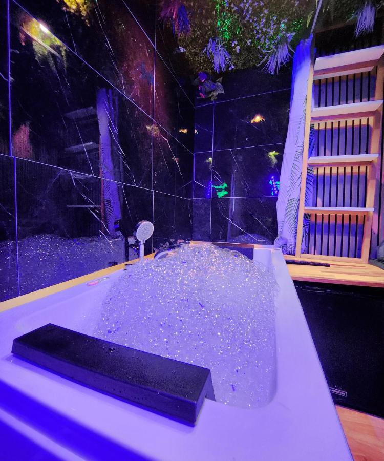 Jungle House Avec Jacuzzi A 10 Min De Disneyland -taille Chambre- Conde-Sainte-Libiaire